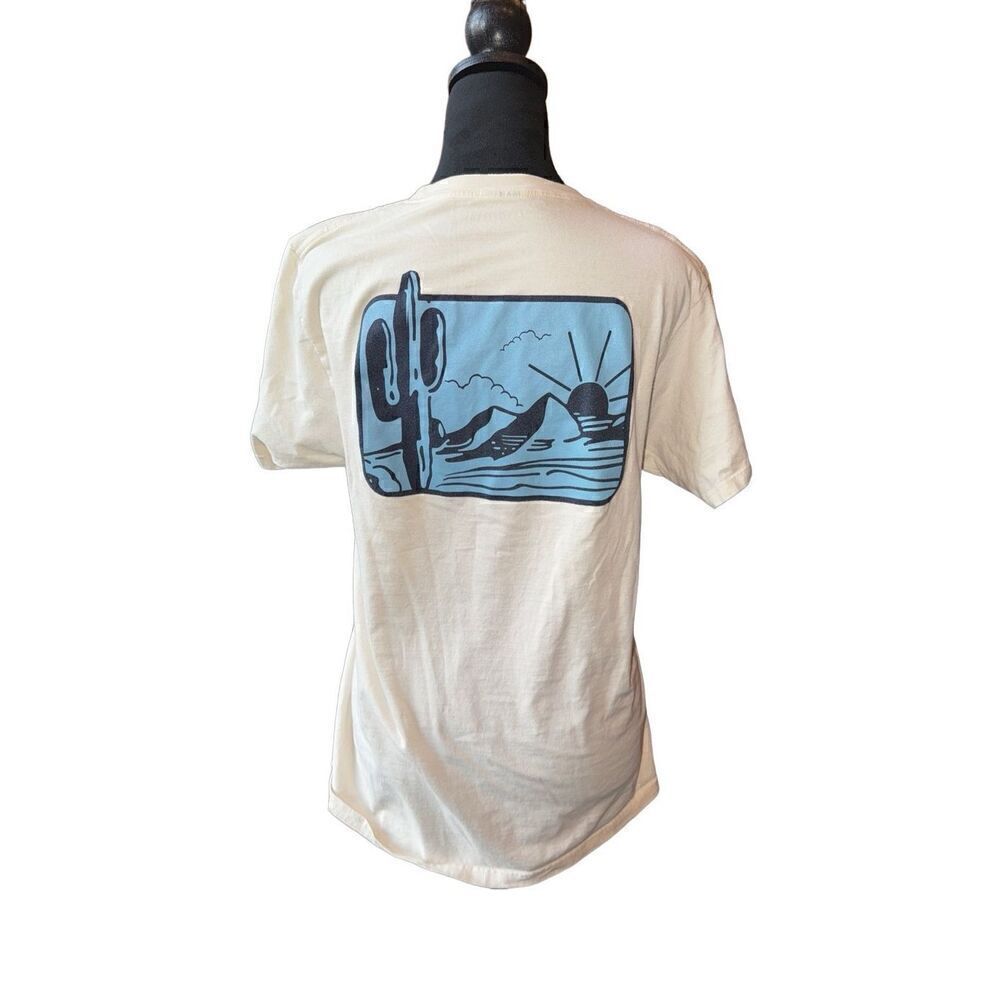 Voyager graphic t-shirt size medium